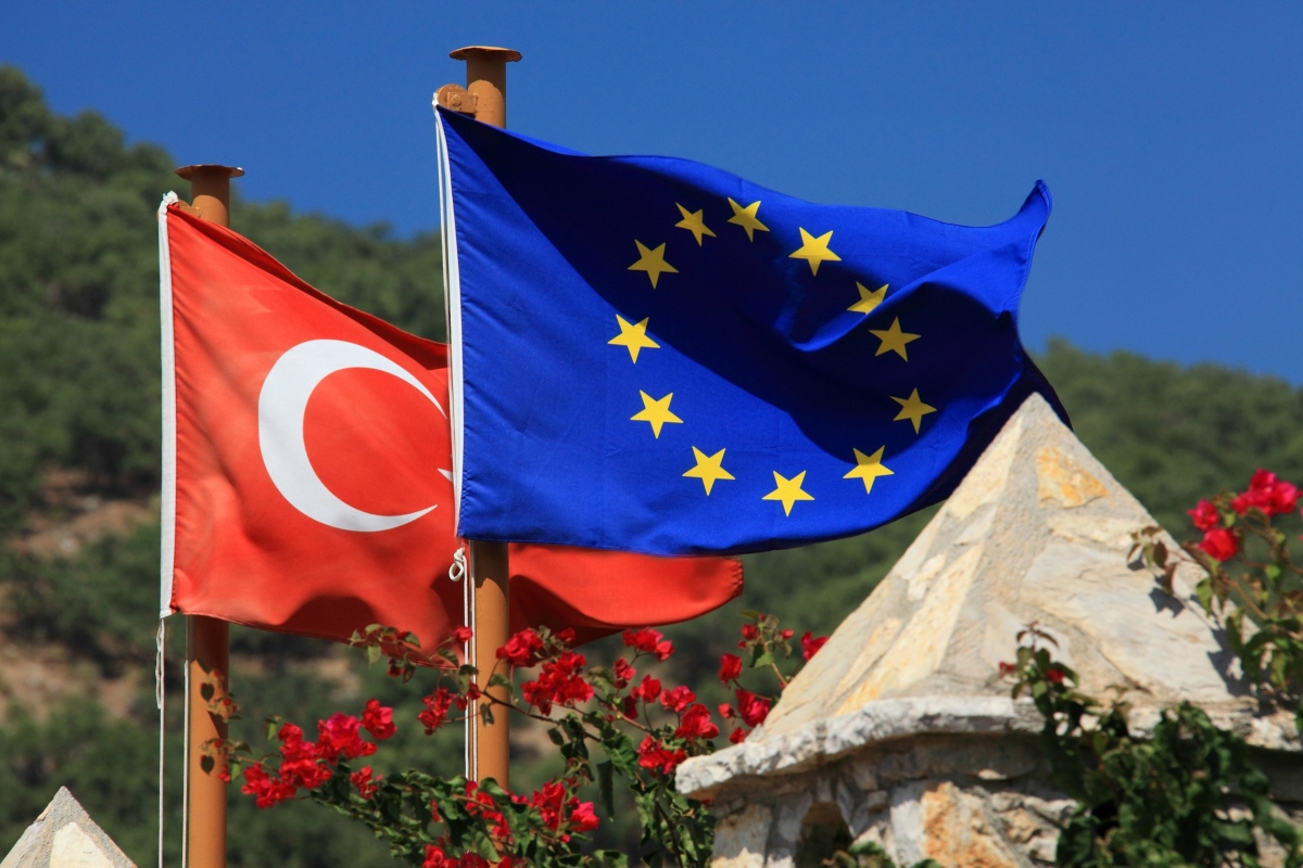 Τουρκία: Θα απαιτήσει από την ΕΕ την άρση «άνευ όρων» των κυρώσεων στη Συρία