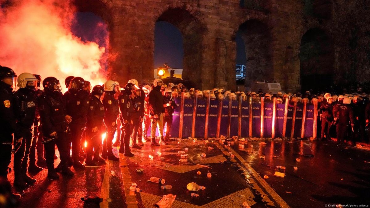 “Φλέγεται” η Τουρκία – Εκατοντάδες χιλιάδες πολίτες στους δρόμους