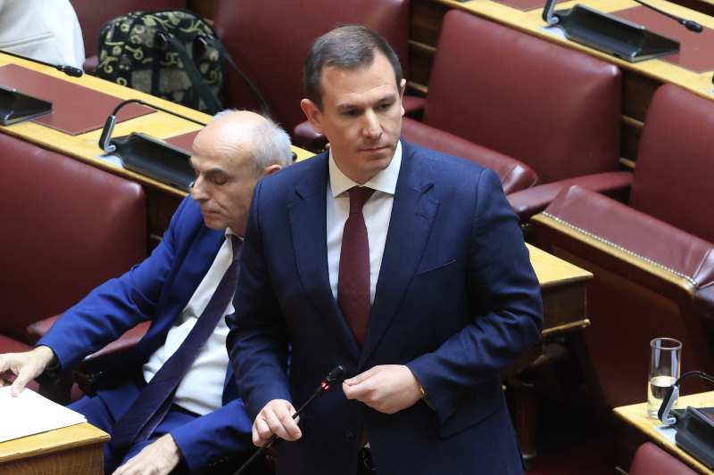 Προς άρση ασυλίας ο Δουδωνής έπειτα από έγκληση του Στίγκα: «Εγώ δεν είμαι Καραμανλής»