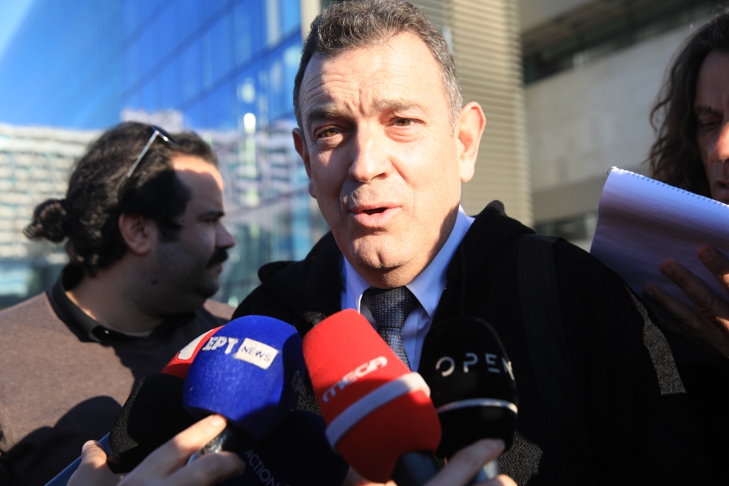 «Καλύτερα τα παιδιά μου να έβλεπαν πορνοταινία» λέει ο βουλευτής της «Νίκης» για τα έργα στην Πινακοθήκη