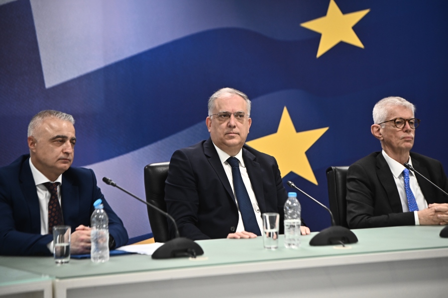 Τελετή παράδοσης-παραλαβής στο υπουργείο Ανάπτυξης-Θεοδωρικάκος: Έχουμε μπροστά μας ένα σημαντικό έργο