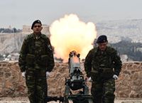 25η Μαρτίου: Σείστηκε ο Λυκαβηττός από τους 21 κανονιοβολισμούς [vid,pics]