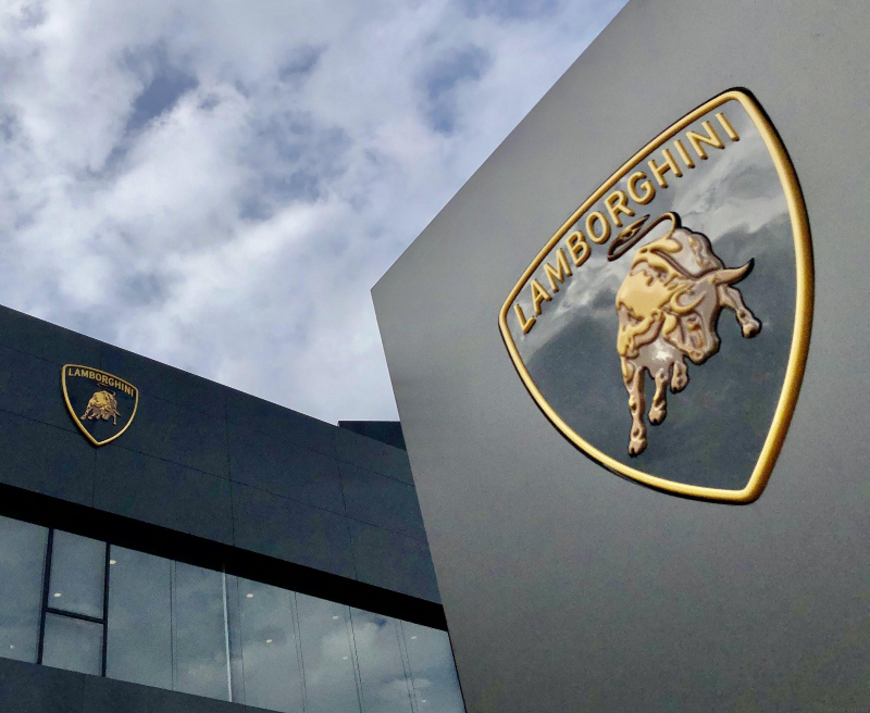 Lamborghini: Θα παραμείνει στην χρήση υβριδικών ηλεκτροκινητήρων για τα επόμενα χρόνια