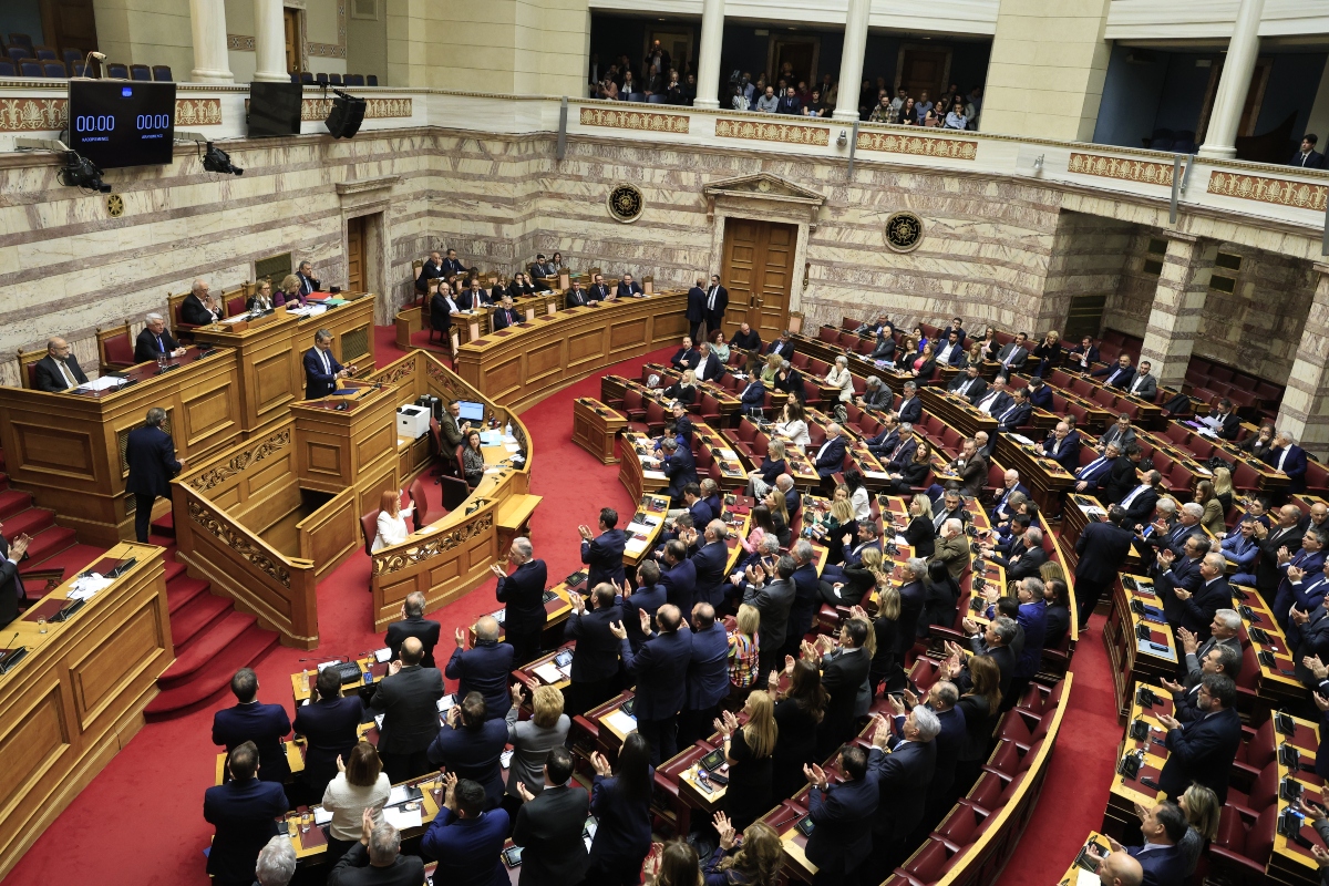 Υπόμνημα Τριαντόπουλου: Μαίνεται η κόντρα κυβέρνησης και αντιπολίτευσης