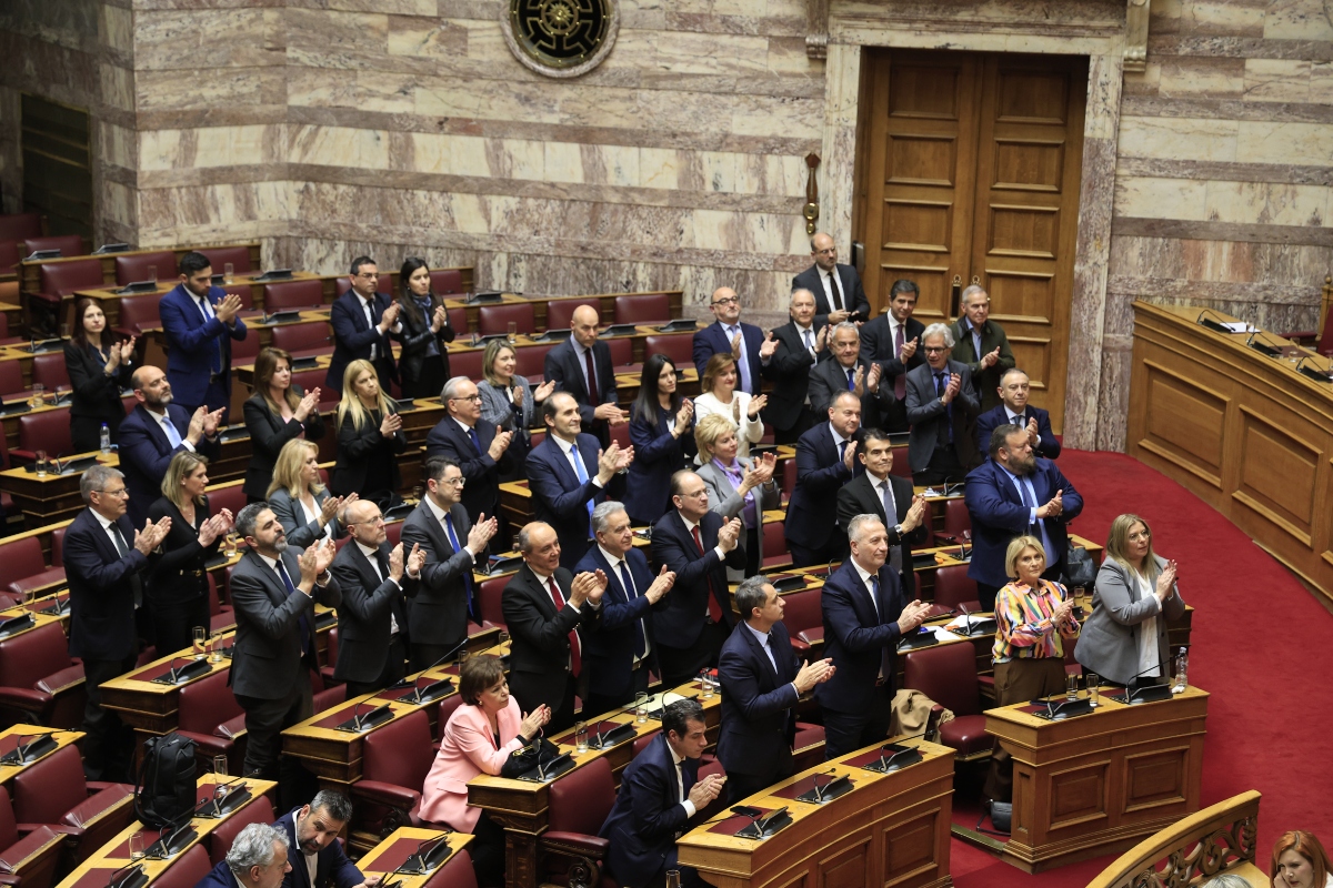ΝΔ και κυβέρνηση σε κρίσιμο σταυροδρόμι