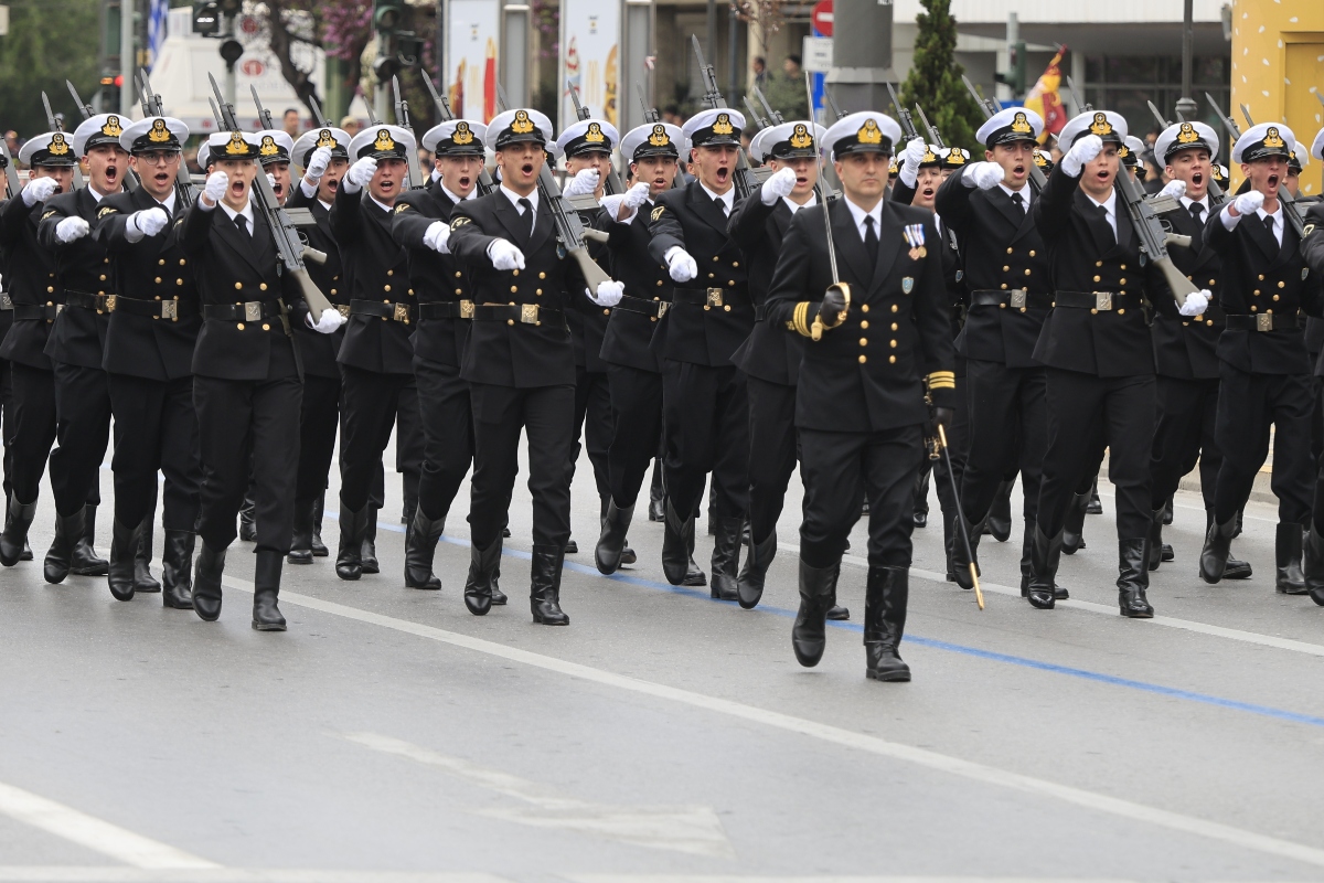 Παρέλαση: To σύνθημα που διχάζει τη ΝΔ