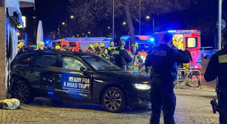 Πεζοί χτυπήθηκαν από αυτοκίνητο στο Βερολίνο – Αναφορές για τραυματίες