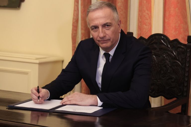 Ορκίστηκε νέος υφυπουργός Ανάπτυξης ο Σταύρος Καλαφάτης – Το βιογραφικό του