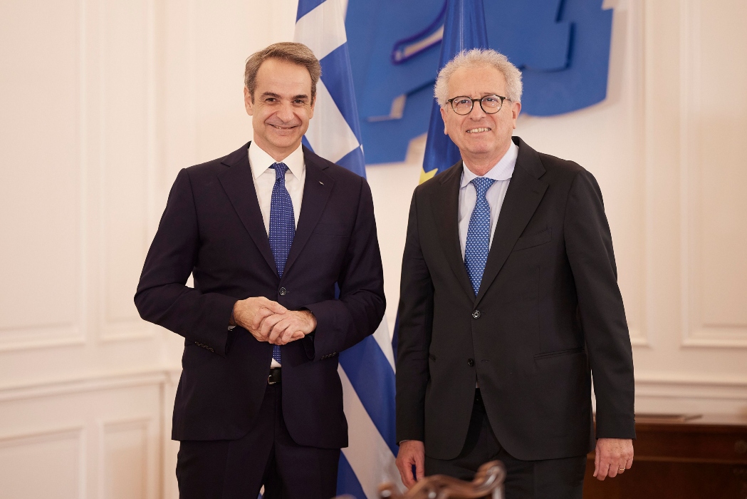 Συνάντηση Μητσοτάκη με τον επικεφαλής του ESM – Στο επίκεντρο οι προοπτικές της ελληνικής οικονομίας