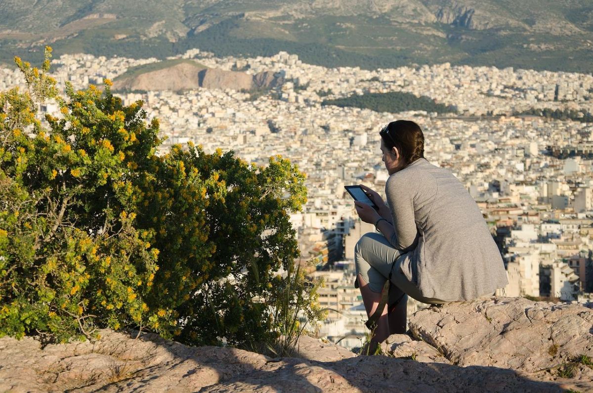 Η Ελλάδα έχει υπερεκπαιδεύσει τους νέους της, αλλά αδυνατεί να τους βρει δουλειές