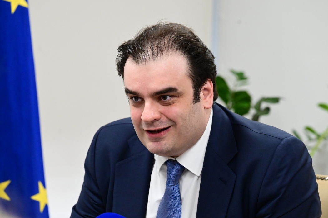 Πιερρακάκης: Το Δημόσιο παραιτείται από τις εφέσεις για τις αποζημιώσεις συγγενών θυμάτων σε Μάνδρα και Μάτι