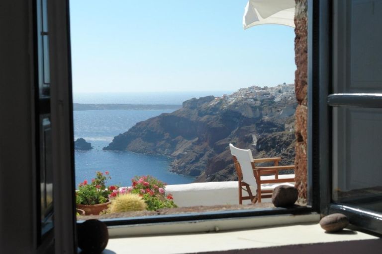 Easter Tourism Boom: Greece Sees 18.3% Surge in Hotel Bookings