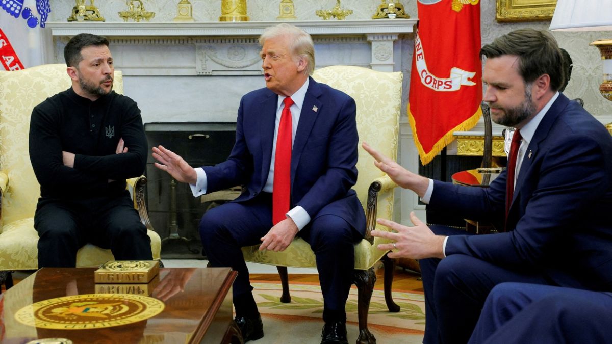 Η απροσδόκητη επίθεση αμερικανού δημοσιογράφου στον Ζελένσκι: «Γιατί δεν φοράτε κοστούμι; Μήπως δεν έχετε;»