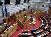 Στα χαρακώματα η αντιπολίτευση στη Βουλή Στα χαρακώματα η αντιπολίτευση στη Βουλή