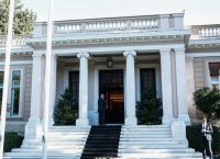 Μαξίμου: Η κυβέρνηση συνεχίζει το έργο της