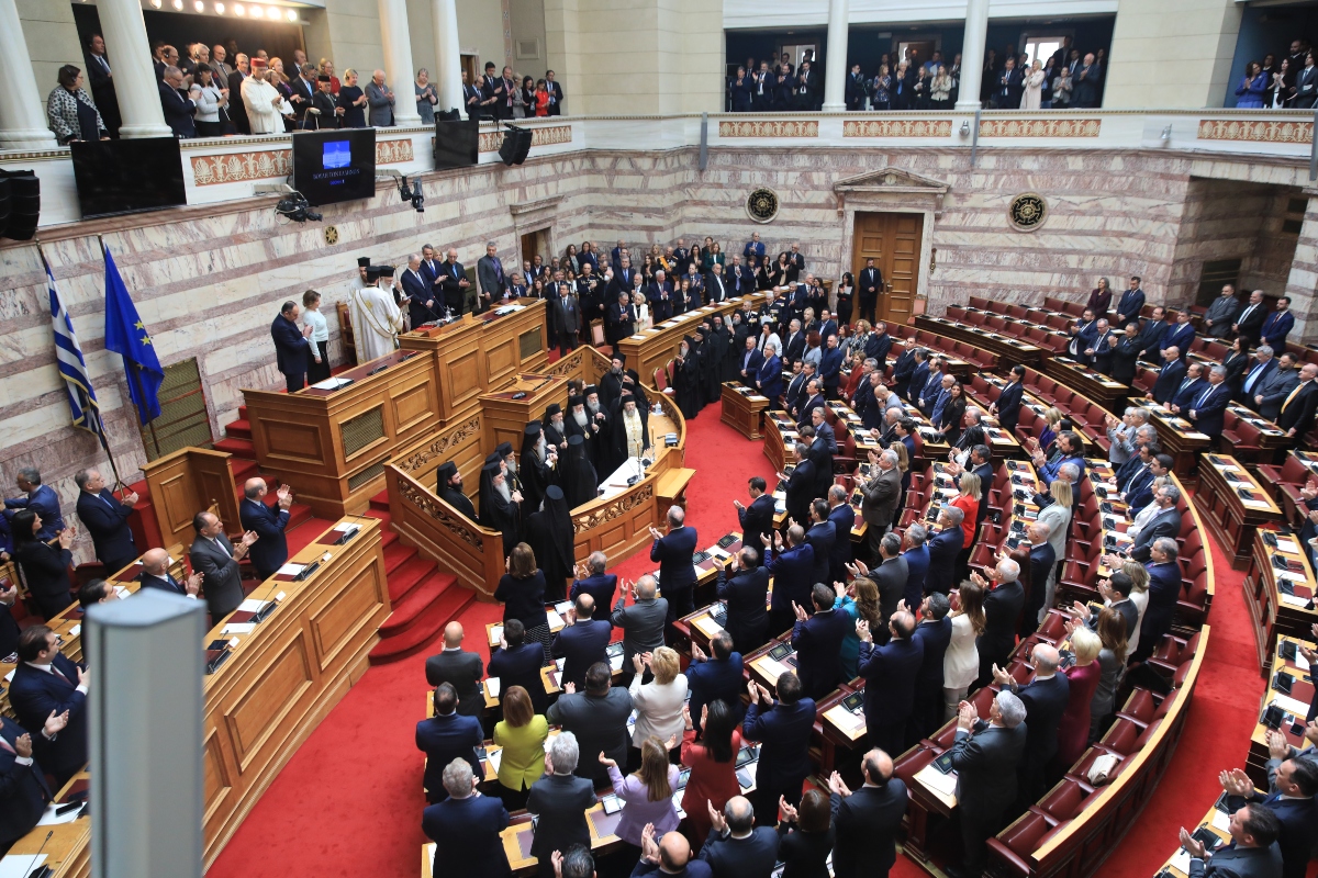 Η ντρίμπλα Τριαντόπουλου και οι μάσκες της αντιπολίτευσης