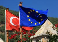 Τουρκία: Θα απαιτήσει από την ΕΕ την άρση «άνευ όρων» των κυρώσεων στη Συρία