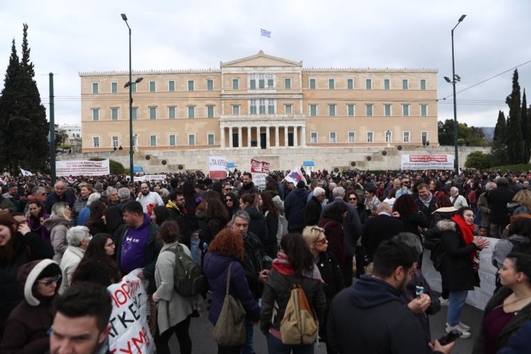 Απεργία ΓΣΣΕ/ΑΔΕΔΥ: Πλήθος κόσμου στο συλλαλητήριο [pics]