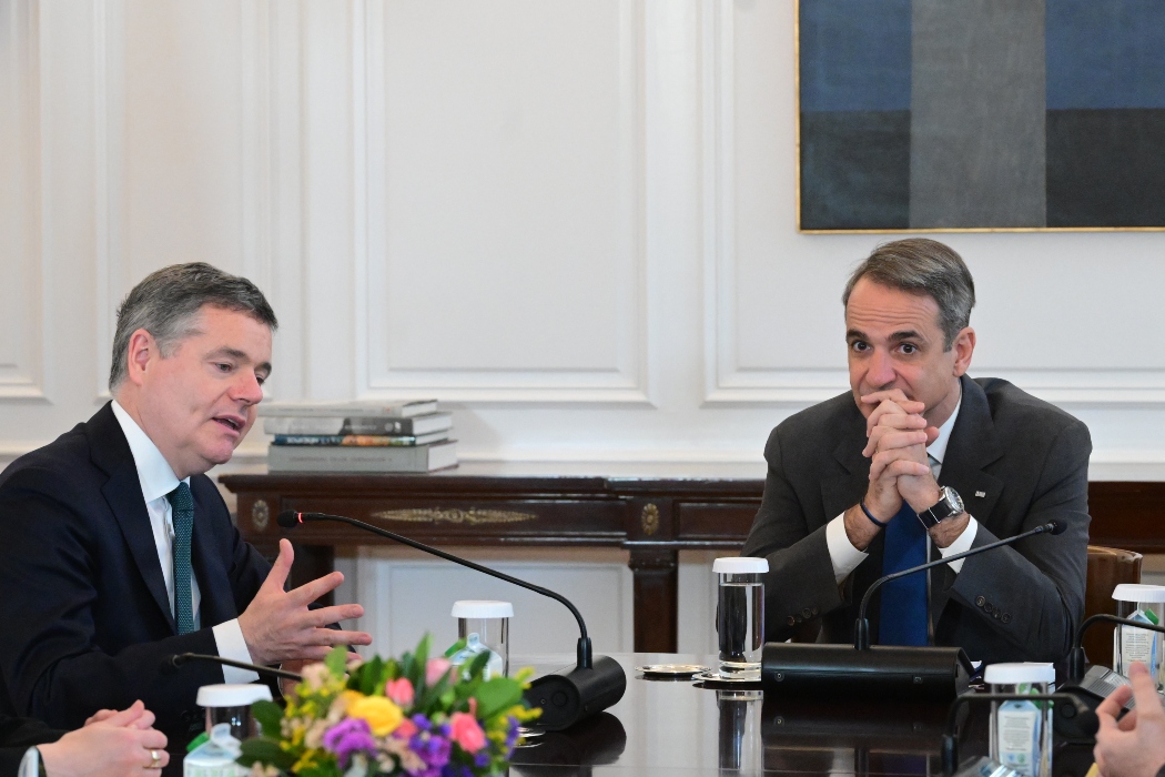 Μητσοτάκης με πρόεδρο Eurogroup: Η ελληνική οικονομία κάνει διαρκή πρόοδο – Ξεπερνάμε τους στόχους