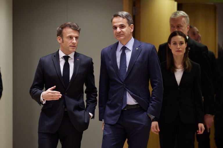 Με “συνταγή Μακρόν” ο πρωθυπουργός απέναντι στον κατακερματισμό