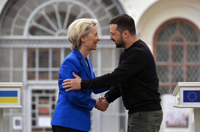 Η Φον ντερ Λάιεν υποσχέθηκε από τη Ρώμη στήριξη της Ουκρανίας στις διαπραγματεύσεις