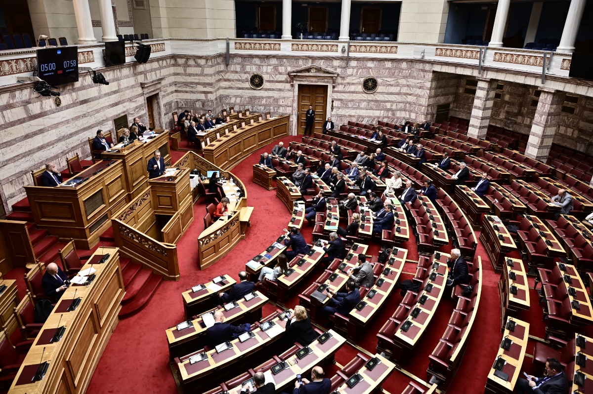 Τέμπη: Δύσκολη άσκηση για τα κόμματα η δικογραφία για Καραμανλή – Σπίρτζη