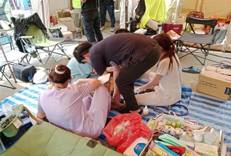 Συγκλονιστικές στιγμές στη Μπανκόνγκ,ο κρατικός μηχανισμός εστιάζει σε έρευνες για τον εντοπισμό αγνοουμένων
