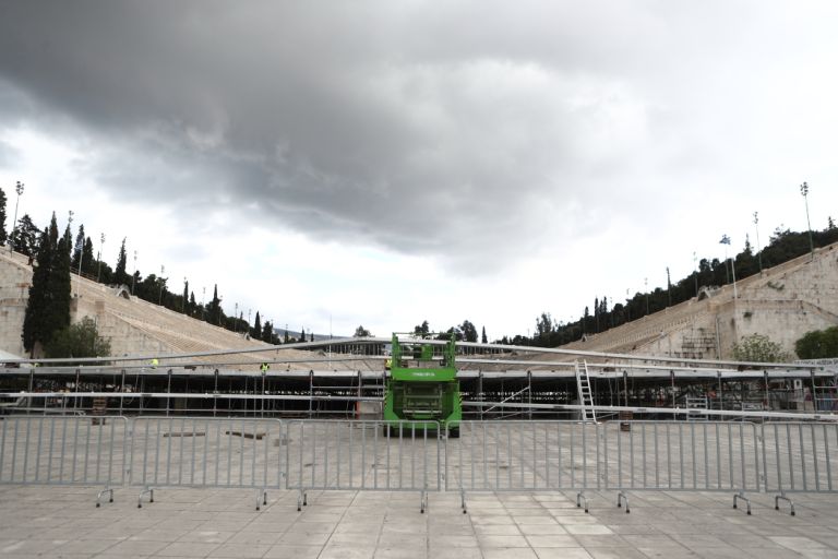Παναθηναϊκό Στάδιο: Αποσυναρμολογείται η τεράστια κατασκευή – Γερανοί την «ξηλώνουν»
