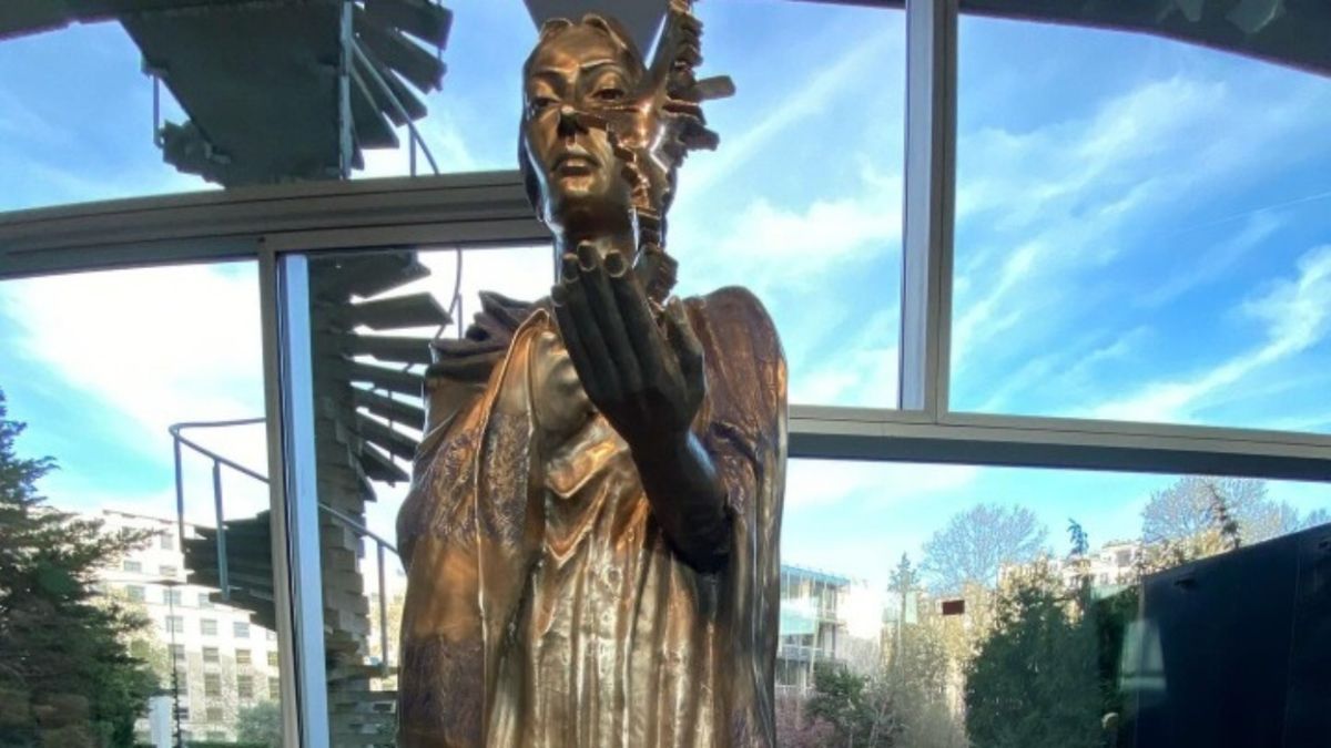 Statue of Maria Callas installed at the main UNESCO building in Paris
