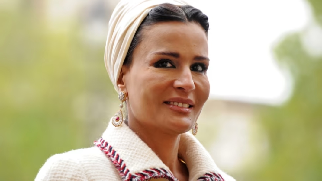 Sheikha Moza: Ποια είναι η «βασίλισσα του στιλ» της Μέσης Ανατολής;