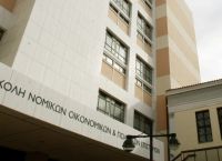 Άγριο επεισόδιο στη Νομική της Αθήνας με κουκουλοφόρους – Στο νοσοκομείο φοιτητής Άγριο επεισόδιο στη Νομική της Αθήνας με κουκουλοφόρους – Στο νοσοκομείο φοιτητής