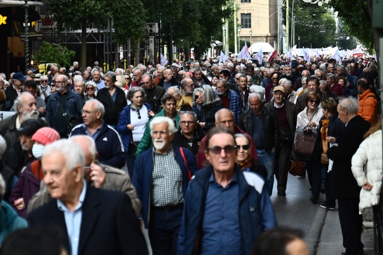 Συνταξιούχοι: Τι προβλέπει το σενάριο για τη 13η σύνταξη το 2025