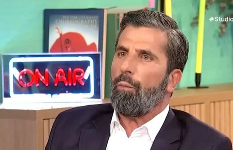«Από μικρό παιδί δε με πήρε αγκαλιά ούτε με φίλησε ποτέ κανένας»: Συγκινεί ο Θανάσης Βισκαδουράκης
