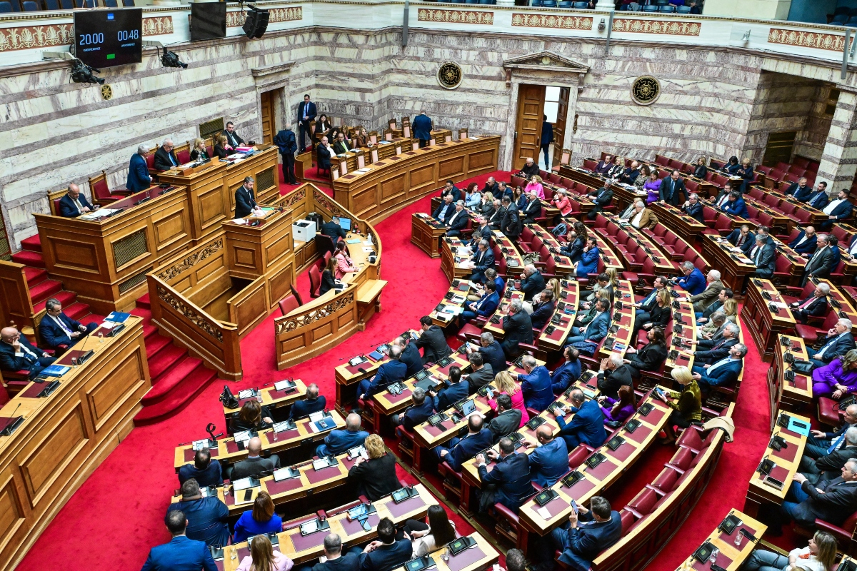 Σε νέο κύκλο εσωστρέφειας η αντιπολίτευση