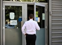 Μείωση του βασικού επιτοκίου κατά 0,33%, στο 1,42%, ανακοίνωσε η Ελληνική Τράπεζα Μείωση του βασικού επιτοκίου κατά 0,33%, στο 1,42%, ανακοίνωσε η Ελληνική Τράπεζα