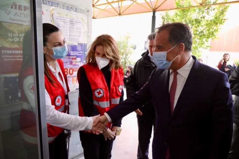 Οι Ερυθροσταυρίτες του Άδωνι κάνουν πιο ανθρώπινη την εμπειρία της εφημερίας [vid]