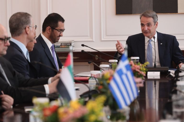 Συνάντηση Μητσοτάκη με τον υπουργό Βιομηχανίας και Προηγμένης Τεχνολογίας των ΗΑΕ