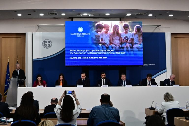 Κοινωνική εργασία αντί για αποβολές και Kids Wallet – Πώς λειτουργεί