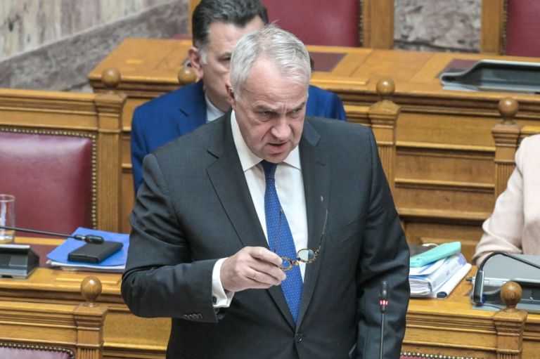 Βορίδης: Όποιος βρίσκεται παράνομα στη χώρα πρέπει να τιμωρείται με φυλάκιση