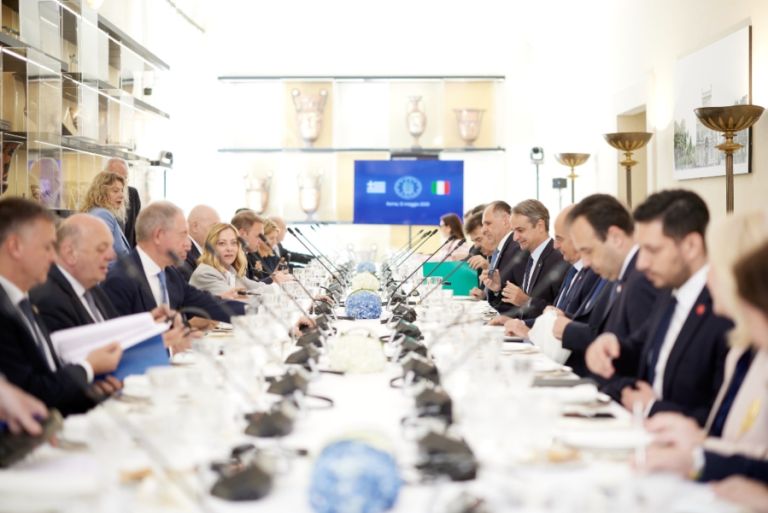 Τα μνημόνια που υπέγραψαν Ελλάδα-Ιταλία: Αναβαθμίζεται η ηλεκτρική διασύνδεση, αγορά 23 τρένων
