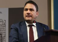 Τσουκαλάς: «Θα ζητήσει η κυβέρνηση συγνώμη από τους καταναλωτές; Θα απολογηθούν στην κοινωνία;» Τσουκαλάς: «Θα ζητήσει η κυβέρνηση συγνώμη από τους καταναλωτές; Θα απολογηθούν στην κοινωνία;»
