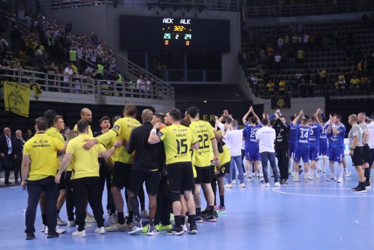 Η ΑΕΚ ηττήθηκε 25-29 από την Αλκαλόιντ και πάει για την ανατροπή και την κούπα