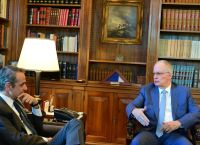 Μητσοτάκης άρση μονιμότητας:Επιβράβευση για συνεπείς,να απομακρύνονται όσοι επί μακρόν δεν ανταποκρίνονται Μητσοτάκης άρση μονιμότητας:Επιβράβευση για συνεπείς,να απομακρύνονται όσοι επί μακρόν δεν ανταποκρίνονται