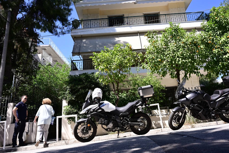 Ο γιος τη μαχαίρωσε στον λαιμό και στο κεφάλι – Η 84χρονη στο Χαϊδάρι προσπάθησε να αμυνθεί