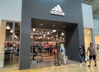 Η Adidas αυξάνει τις τιμές όλων των προϊόντων της στις ΗΠΑ λόγω δασμών Τραμπ Η Adidas αυξάνει τις τιμές όλων των προϊόντων της στις ΗΠΑ λόγω δασμών Τραμπ