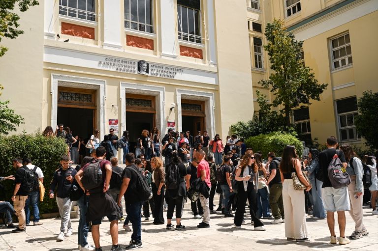 Στα χαρακώματα κυβέρνηση – αντιπολίτευση για τη βία στα Πανεπιστήμια