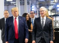 Τραμπ vs Κουκ: Γιατί η Apple δεν θα ενδώσει στο bullying του Λευκού Οίκου Τραμπ vs Κουκ: Γιατί η Apple δεν θα ενδώσει στο bullying του Λευκού Οίκου