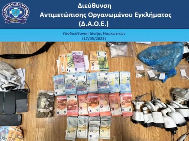 Αγία Βαρβάρα: Συνελήφθησαν 8 άτομα για διακίνηση,κατοχή ναρκωτικών–Βρέθηκαν όπλα,30.000 ευρώ κ βραστή κοκαΐνη