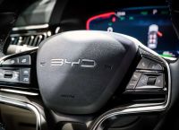 Την «σκόνη» των Κινέζων τρώει η Tesla – Εκτίναξη ρεκόρ για τη μετοχή της BYD Την «σκόνη» των Κινέζων τρώει η Tesla – Εκτίναξη ρεκόρ για τη μετοχή της BYD