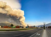 Φωτιές στον Καναδά: Μαζικές εκκενώσεις 17.000 κατοίκων λόγω των πύρινων μετώπων Φωτιές στον Καναδά: Μαζικές εκκενώσεις 17.000 κατοίκων λόγω των πύρινων μετώπων